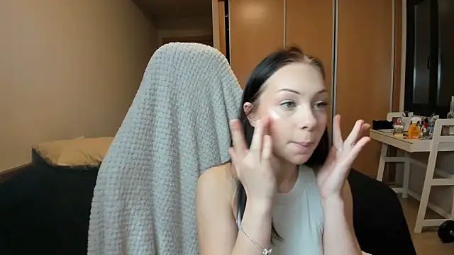 AlexaRayJoel online show from 04-10-26, 07:37