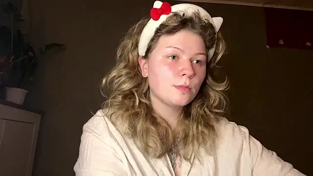Snapshot of YoungAlina chatting on 04-16-26, 09:39 YoungAlina online show from 04-16-26, 09:39