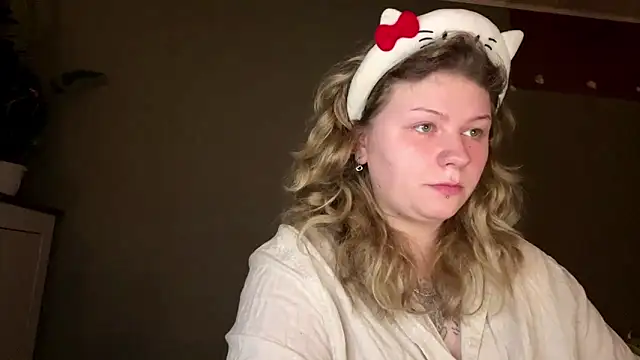 Snapshot of YoungAlina chatting on 04-15-26, 10:32 YoungAlina online show from 04-15-26, 10:32