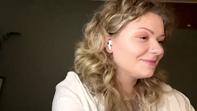 YoungAlina online show from 03-19-26, 01:00