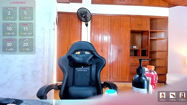 lizzie skinny online show from 03-25-26, 07:13