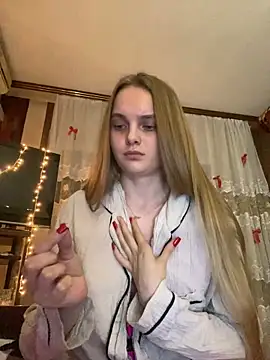 Snapshot of LunaVey chatting on 06-05-26, 06:24 LunaVey online show from 06-05-26, 06:24