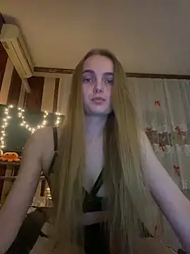 Snapshot of LunaVey chatting on 05-12-26, 06:36 LunaVey online show from 05-12-26, 06:36