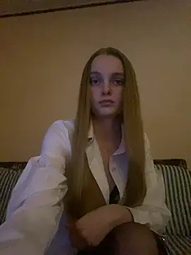 LunaVey online show from 03-25-26, 06:51