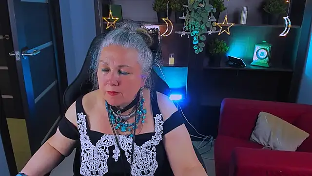 Snapshot of LilaMaharani chatting on 05-12-26, 01:06 LilaMaharani online show from 05-12-26, 01:06