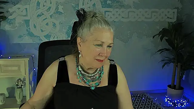 Snapshot of LilaMaharani chatting on 05-16-26, 01:32 LilaMaharani online show from 05-16-26, 01:32