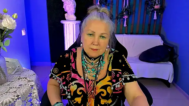 Snapshot of LilaMaharani chatting on 05-28-26, 12:55 LilaMaharani online show from 05-28-26, 12:55