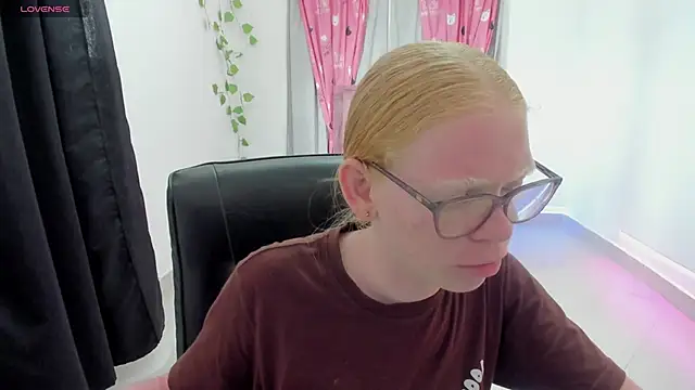 Albingirl online show from 04-11-26, 08:34