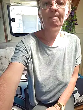 Snapshot of lescoquinsdu40 chatting on 05-07-26, 11:46 lescoquinsdu40 online show from 05-07-26, 11:46