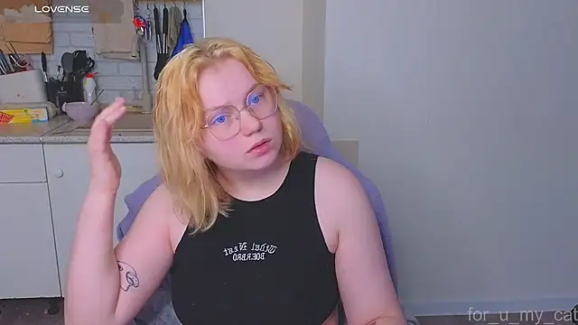Snapshot of soft_focus chatting on 05-16-26, 04:55 soft focus online show from 05-16-26, 04:55
