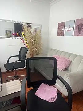 Emi rousse online show from 03-25-26, 12:15