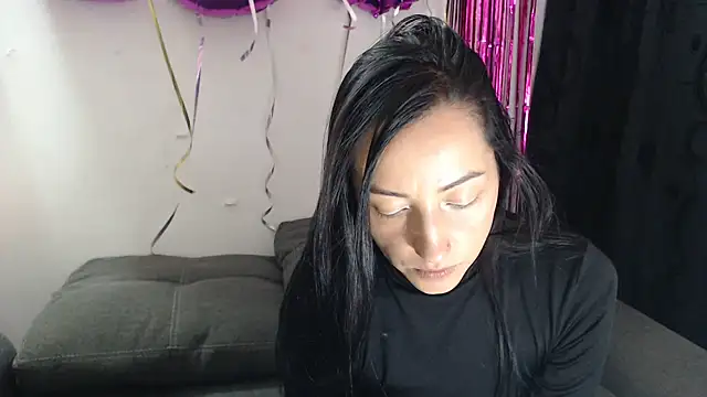 Snapshot of Meeegan_lov chatting on 07-26-26, 04:30 Meeegan lov online show from 07-26-26, 04:30
