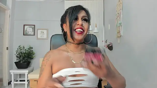 Nahomy Collins  online show from 03-28-26, 07:15