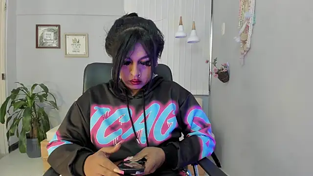 Nahomy Collins  online show from 03-13-26, 07:30