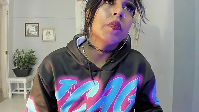 Nahomy Collins  online show from 04-02-26, 08:04