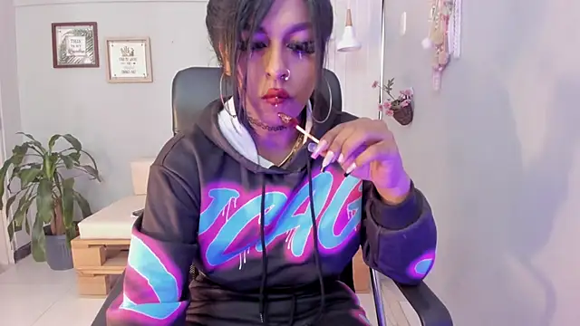 Nahomy Collins  online show from 03-18-26, 07:48