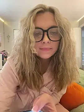 imkhloe online show from 03-27-26, 10:43