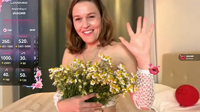 Snapshot of Lizacams chatting on 05-16-26, 05:01 Lizacams online show from 05-16-26, 05:01