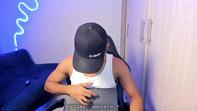 jossi12345j online show from 04-11-26, 05:37