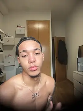 Snapshot of 1lwkey chatting on 03-03-26, 01:29 1lwkey online show from 03-03-26, 01:29