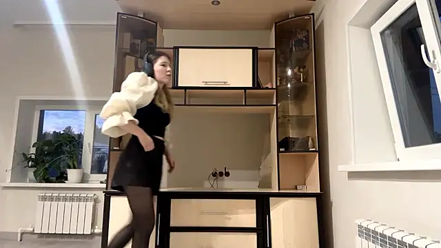 Snapshot of JoanieMochel chatting on 03-04-26, 02:25 JoanieMochel online show from 03-04-26, 02:25