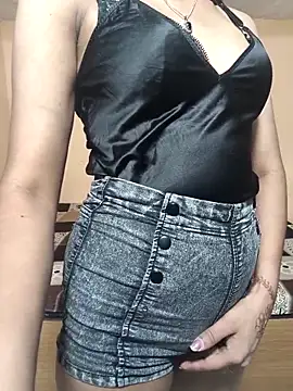 Glow Queen online show from 04-15-26, 06:12