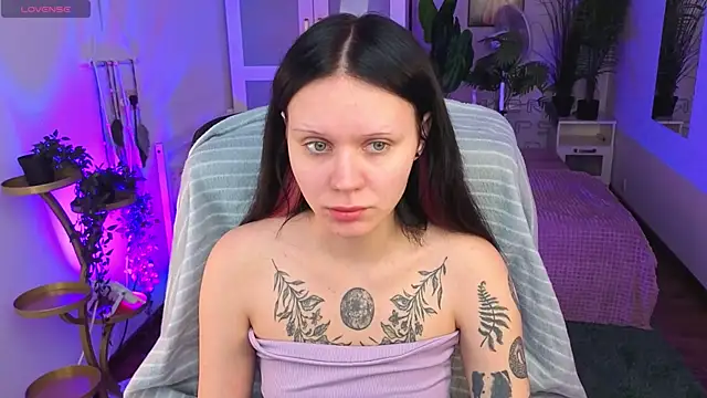 kittenlolla online show from 04-18-26, 05:43