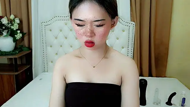 Snapshot of Seductive_sophie chatting on 06-13-26, 02:42 Seductive sophie online show from 06-13-26, 02:42