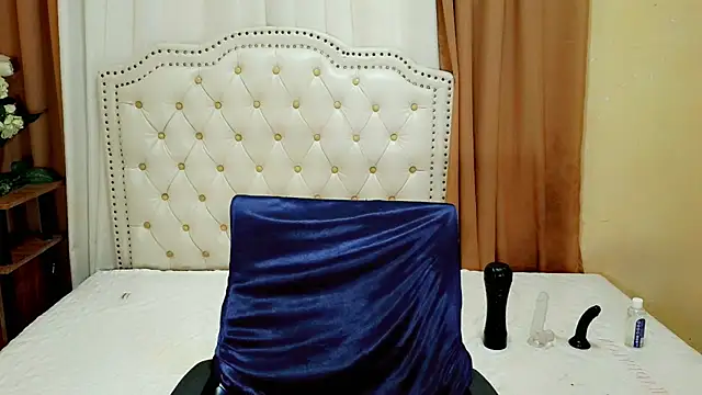 Seductive sophie online show from 06-27-26, 04:18