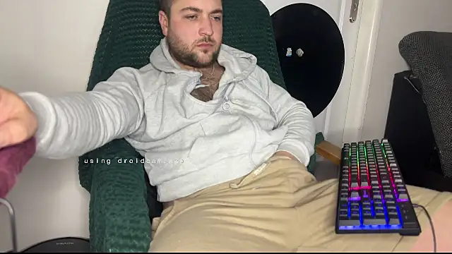 Snapshot of DevidBek- chatting on 03-01-26, 05:02 DevidBek- online show from 03-01-26, 05:02