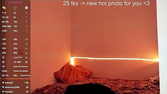 Snapshot of CucKuhta chatting on 04-10-26, 04:14 CucKuhta online show from 04-10-26, 04:14