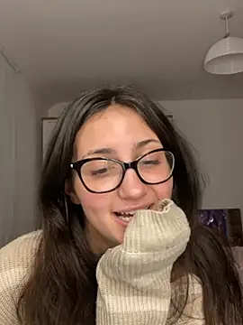 Snapshot of Ellamay06 chatting on 03-02-26, 08:27 Ellamay06 online show from 03-02-26, 08:27