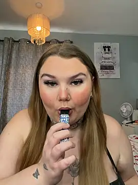 BeeMay22 online show from 04-12-26, 03:48