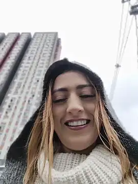 Emma Reyes online show from 04-16-26, 01:12