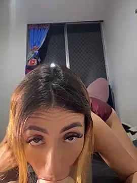 Snapshot of Emma_Reyes chatting on 05-24-26, 03:28 Emma Reyes online show from 05-24-26, 03:28