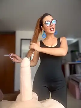 Emma Reyes online show from 03-25-26, 02:16