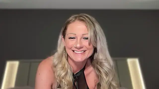 Snapshot of BlondeMilf82 chatting on 07-04-26, 06:09 BlondeMilf82 online show from 07-04-26, 06:09