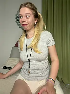Snapshot of BellaSuns chatting on 07-03-26, 12:17 BellaSuns online show from 07-03-26, 12:17