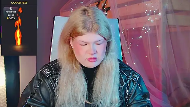 Snapshot of LilithNlsn chatting on 04-19-26, 03:51 LilithNlsn online show from 04-19-26, 03:51