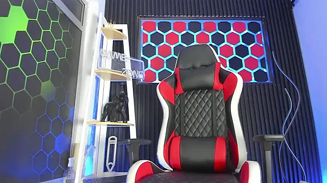 Max Hader  online show from 03-26-26, 03:05