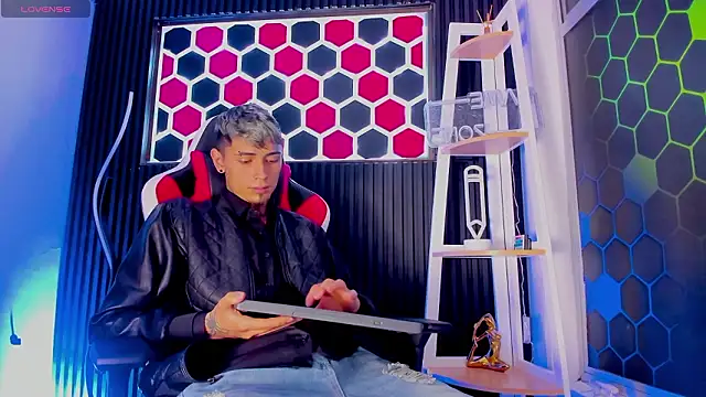 Max Hader  online show from 03-15-26, 03:35