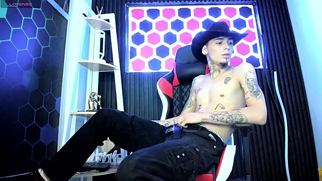 Max Hader  online show from 03-13-26, 03:55