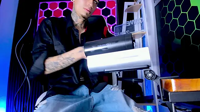 Max Hader  online show from 03-21-26, 03:41