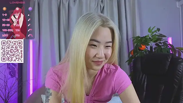 Snapshot of YunnaLuv chatting on 03-04-26, 01:02 YunnaLuv online show from 03-04-26, 01:02