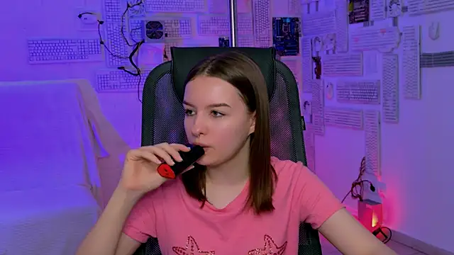 Snapshot of KellieBanshe chatting on 06-15-26, 04:56 KellieBanshe online show from 06-15-26, 04:56