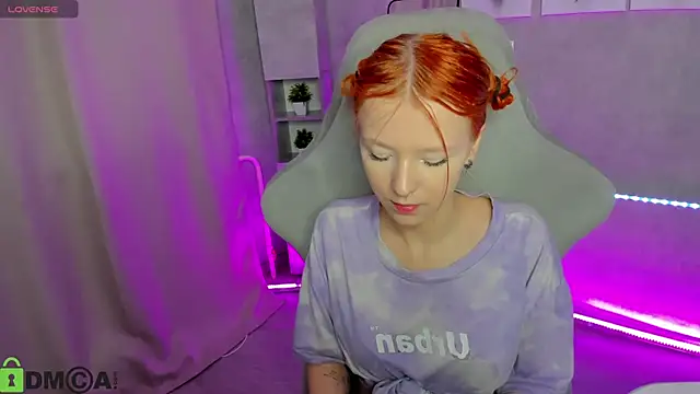 Snapshot of Emma_Dusk chatting on 04-21-26, 03:02 Emma Dusk online show from 04-21-26, 03:02