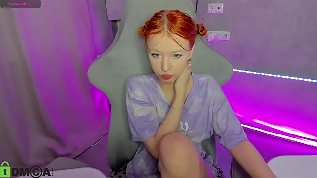 Snapshot of Emma_Dusk chatting on 04-21-26, 01:07 Emma Dusk online show from 04-21-26, 01:07