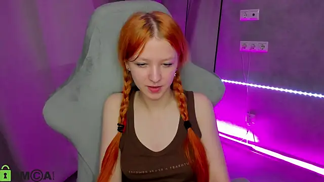 Snapshot of Emma_Dusk chatting on 05-20-26, 12:40 Emma Dusk online show from 05-20-26, 12:40