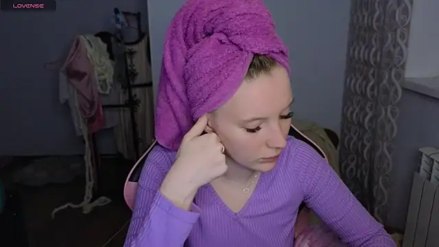 Mary Blu online show from 04-21-26, 02:03