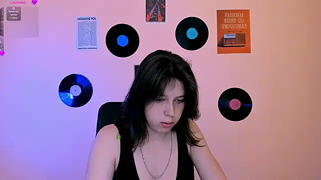 Snapshot of aria_wild_ chatting on 06-13-26, 07:23 aria wild online show from 06-13-26, 07:23